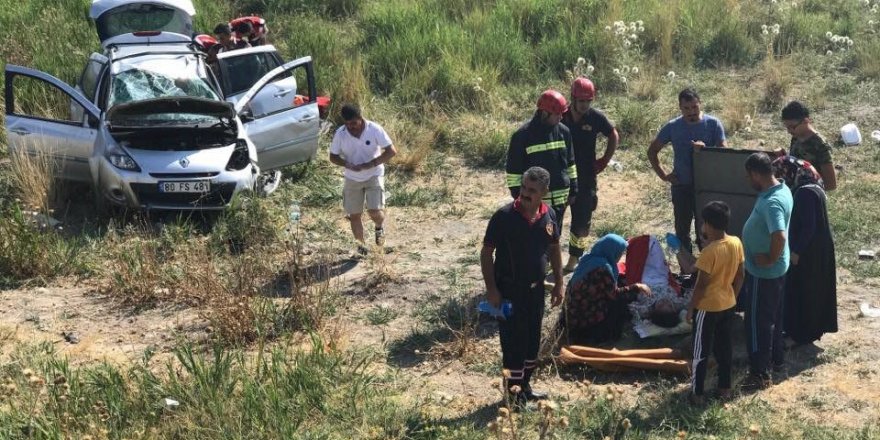 Şarampole Uçan Otomobilde 5 Kişi Yaralandı