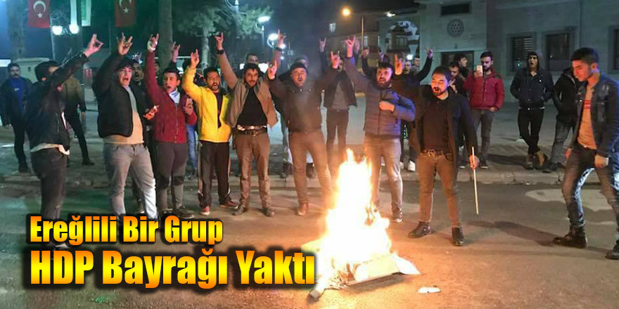 Ereğlili Bir Grup Genç  HDP Bayrağı Yaktı