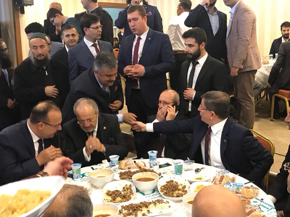 Konya'da siyasileri buluşturan düğün