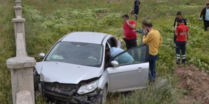 Kaza Yapan Otomobilde, Ölü Bulundu