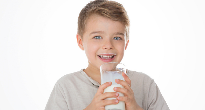 Çocuğunuzun Sağlıklı Büyümesi için Süt İçirin!