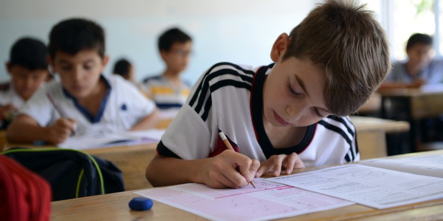 Genç KOMEK Yaz Okulu’nda Binlerce Öğrenciye Ortak Sınav