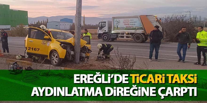 Ticari taksi aydınlatma direğine çarptı