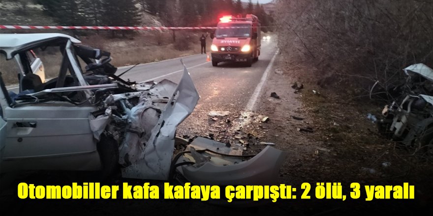 Otomobilerl kafa kafaya çarpıştı: 2 ölü, 3 yaralı