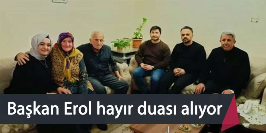 Başkan Erol hayır duası alıyor