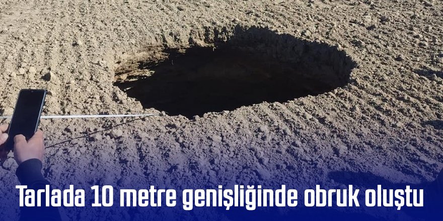 Tarlada 10 metre genişliğinde obruk oluştu