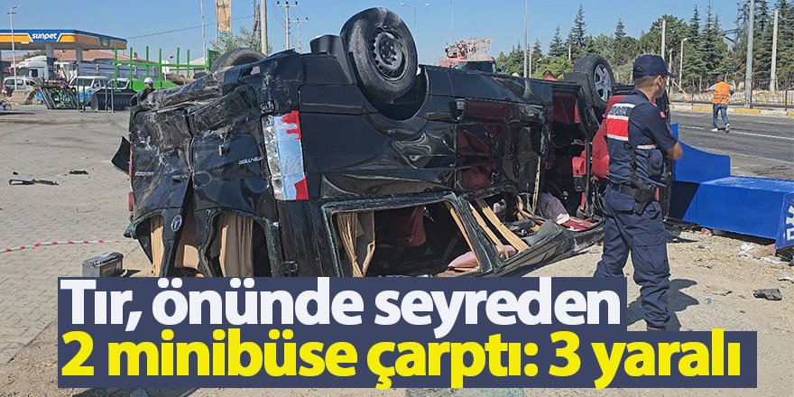 Tır, önünde seyreden 2 minibüse çarptı: 3 yaralı