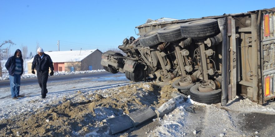 BUZLU BÖLGEDE 3 AYRI TRAFİK KAZASI