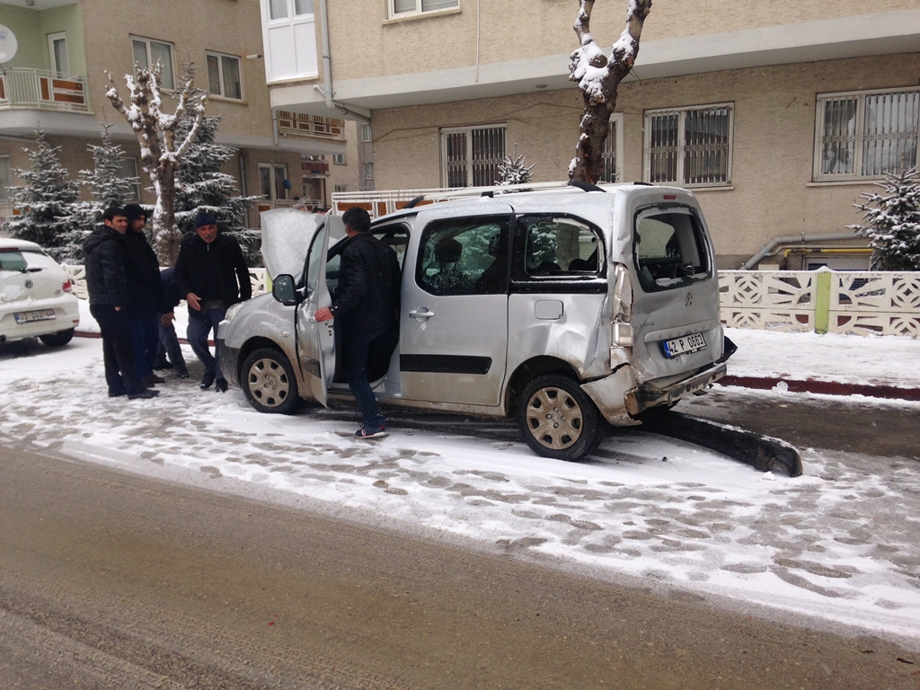 Ereğli'de Kar Yağışı Kazalara Neden Oldu