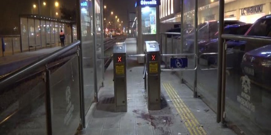 Tramvay Durağında Kart Basmama Kavgası; 2 Yaralı
