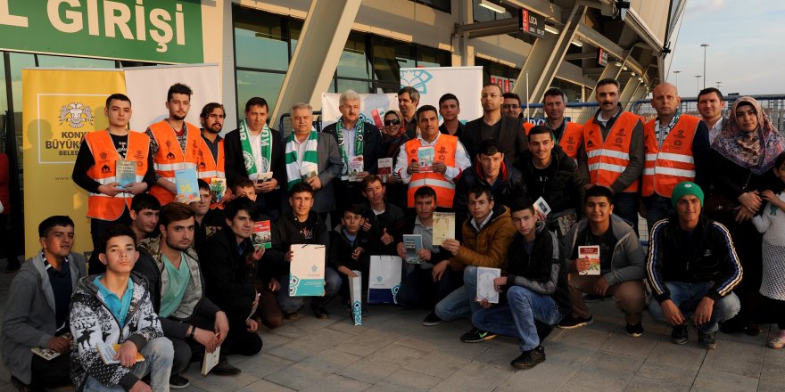 Konyaspor - Bursaspor Maçına Kitap Yağdı
