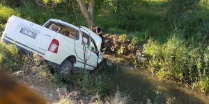 ALKOLLÜ SÜRÜCÜ KANALA UÇTU ;  2 YARALI