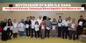 Büyükşehir’den Bir İlk Daha: Fotoğrafçılık Kursunu Tamamlayan Görme Engelliler Sertifikalarını Aldı