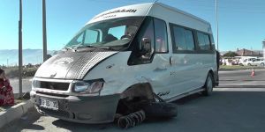 TÜV Kavşağında Trafik Kazası 1 Yaralı