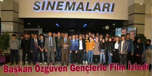 Başkan Özgüven Gençlerle Film İzledi