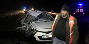 OTOMOBİL TRAKTÖR’E ARKADAN ÇARPTI ; 1 ÖLÜ 2 YARALI