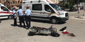 Motosiklet, elektrikli bisiklete çarptı: 3 ağır yaralı