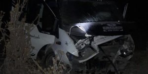 Suriyelilerin içerisinde bulunduğu minibüs devrildi: 10 yaralı