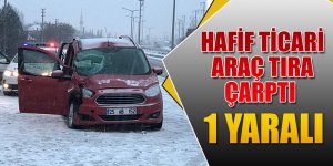 HAFİF TİCARİ ARAÇ TIR'A ARKADAN ÇARPTI ; 1 YARALI.