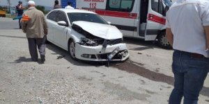 Otomobiller çarpıştı: 8 yaralı