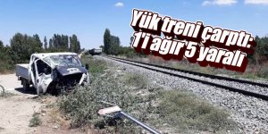 Yük treni hemzemin geçitte kamyonete çarptı: 1'i ağır 5 yaralı