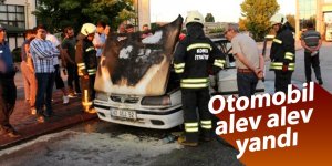Otomobil alev alev yandı