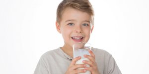 Çocuğunuzun Sağlıklı Büyümesi için Süt İçirin!