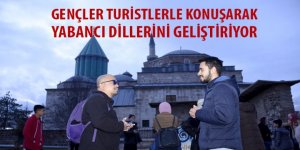 Gençler Turistlerle Konuşarak Yabancı Dillerini Geliştiriyor