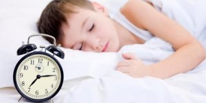 Okul başladığında erken uyuması için çocuğa baskı yapılmamalı