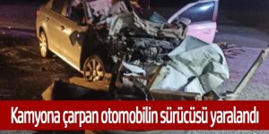 Kamyona çarpan otomobilin sürücüsü yaralandı