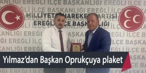 Yılmaz’dan Başkan Oprukçuya plaket