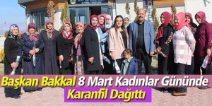 Başkan Bakkal 8 Mart Kadınlar Gününde Karanfil Dağıttı