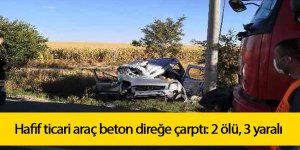 Hafif ticari araç beton direğe çarptı: 2 ölü, 3 yaralı