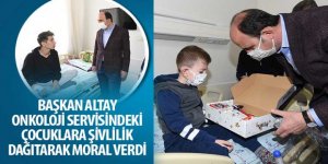 Başkan Altay Onkoloji Servisindeki Çocuklara Şivlilik Dağıtarak Moral Verdi