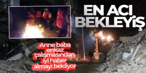 En acı bekleyiş: Anne baba, enkaz çalışmasından iyi haber almayı bekliyor