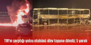 TIR'ın çarptığı yolcu otobüsü alev topuna döndü; 5 yaralı