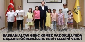 BAŞKAN ALTAY GENÇ KOMEK YAZ OKULU’NDA BAŞARILI ÖĞRENCİLERE HEDİYELERİNİ VERDİ