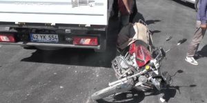 Kamyonet ile Motosiklet çarpıştı 1 yaralı