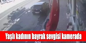 Yaşlı kadının bayrak sevgisi kamerada