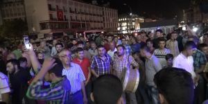 Konya'da Elektrikler Kesildi, Vatandaşlar Darbe Oluyor Diyerek Sokağa Çıktı