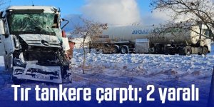 Tır tankere arkadan çarptı; 2 yaralı