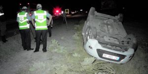 Otomobil takla attı : 3 kişi yaralandı