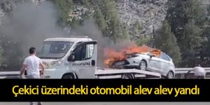Çekici üzerindeki otomobil alev alev yandı