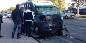 Minibüs ’ün Çarptığı Liseli 2 Genç Hayatını Kaybetti
