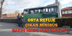 Yolcu Minibüsü Orta Refüje Çıktı