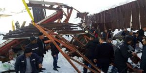 Konya'da pazar yerinin çatısı çöktü, enkaz altında kalanlar var