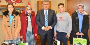 Özgüven TEOG Öğrencilerini Altınla ödüllendirdi