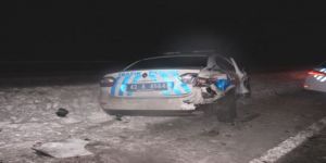 Buzlanma kazalara neden oldu Kaza yerine Giden Polis Aracına Otomobil Çarptı