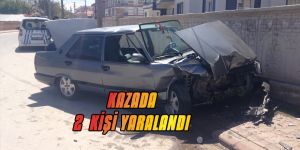 OTOMOBİL PARK HALİNDEKİ MİNİBÜSE ÇARPTI: 2 YARALI