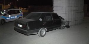 DİREKSİYON BAŞINDA KRİZ GEÇİREN OTOMOBİL SÜRÜCÜ YARALANDI